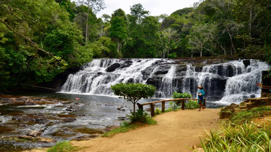 Descubra cachoeiras em Ilhéus, como a Tijuípe e a Lagoa Encantada, e veja onde se hospedar com conforto no sul da Bahia. Cachoeiras no sul da Bahia para incluir no roteiro